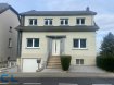 Detached house Buy 4 bedrooms in Rodange - 895,000 € Nous vous proposons en exclusivité cette belle maison unifamiliale et libre des cotés.
Bâtie en 1955 sur un terrain de 3.95ares, récemment rénovée.
Cette maison d'une surface total de 210m2 dont environs 140 m2 habitables se compose comme suit:
Rdch: hall d'entrée, deux chambres à coucher, wc séparé, salon, salle a manger avec accès sur terrasse, cuisine avec accès sur terrasse .
Etage: deux grandes chambres à coucher, débarras, une chambre aménagée pour faire une grande salle de bain.
Sous sol: grand garage pour deux véhicules, chaufferie, buanderie, salle de douche.
Accès sur une grande terrasse et le jardin.
Emplacement pour voiture extérieur sur le terrain.
Divers:
Toit en ardoise, chaudière au gaz -2022, nouvelle porte d'entrée et porte de garage.
La propriété se trouve:
- proches des écoles primaires (1.2 km)
- d'un lycée (3.6km)
- d'une gare (1.9km) arrêt de bus à 150m,
- proche également d'une pharmacie, et divers commerces.
Disponible d'immédiat.
Pour toute demande de visite ou informations complémentaires, n'hésitez pas à nous contacter au 265341 ou directement notre agent Mme VEIGAS au 621 505 621 ou par mail: cristina.veigas@cl-immo.lu
Les frais d'agence sont compris dans le prix de vente et à charge du vendeur.