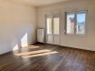 Appartement Location 1 chambre à Metz-Sablon - 553 € c.c. METZ SABLON,
Rue Kellermann, spacieux 2 pièces de 69 m² dans un petit immeuble.
Salon séjour, chambre, cuisine séparée, salle d'eau, WC
Balcons
Chauffage individuel au gaz
Frais d'agence : 69.41 m² x 11 € = 763.51 € ramené à 615.60 €