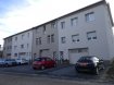 Appartement Location 1 chambre à Luxembourg-Kirchberg - 1 350 € Text français ci-dessous.
Das Appartement befindet sich in sehr ruhiger und zentraler Lage in Kirchberg, unweit der Europäischen Institutionen. Es ist mit hochwertigen Möbeln ausgestattet und verfügt über eine Waschmaschine/Trockner Kombination. Mindest Mietzeit 6 Monate.
Das Appartement liegt in einer sehr ruhigen Sackgasse nur einige Schritte von dem Batiment Jean Monnet entfernt.
Es umfasst 1 Schlafzimmer, ein Badezimmer mit Dusche, eine offene, moderne Küche, sowie ein Wohn/Esszimmer . Die Wohnung hat eine eigene Gasheizung für Warmwasser und Heizung. Im Eingangsflur gibt es ein Videophone. Vor der Residenz stehen Parkplätze nur für die Bewohner zur Verfügung. Hinter dem Gebäude liegt ein gemeinschaftlicher Garten mit Sitzgelegenheiten für alle Mieter.
Die meisten Institutionen des Kirchbergs sind in wenigen Minuten erreichbar, die Bushaltestelle
