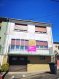 Maison Vente 3 chambres à Ars-sur-Moselle - 175 000 € DescriptionL'immobilière Delarue vous propose en exclusivité cette maison située sur les hauteur de Ars-sur-Moselle dans quartier paisible, le tout cadastré sur un terrain sans vis à vis de 5a99ca environ. Elle se compose en rdc, d'une entrée, une cuisine offrant un accès terrasse et jardin intimiste, un cellier, un salon séjour avec balcon balcon, un toilette, à l'étage 3 chambres, 1 salle de bain.Au sous sol, un garage, un coin atelier, un rangement sous l'escalier et une buanderie.Prévoir quelques travaux, pour plus d'informations nous consulter.Chaudière récente au gaz. Le prix de vente est de 175 000e et les honoraires sont à la charge du vendeur.