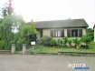 Maison Vente 3 chambres à Briey - 205 000 € Jouissant d'un environnement calme mais restant proche des commodités, cette maison individuelle F5 de plain-pied sera vous séduire.
Elle offre un hall d'entrée, une cuisine, un salon-séjour avec accès sur une terrasse, trois chambres, une salle de bain, un wc séparé, un sous-sol complet pouvant être aménagé, un garage le tout sur un terrain clos de 4,66 ares.
AGENCE AGORA BRIEY 03 82 20 25 26
PAPA Jean-François 06 08 97 19 19