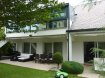 Maison individuelle Vente 5 chambres à Longwy - 450 000 € Quartier TIVOLI, belle maison d’architecte de 1992 d’une superficie habitable de 206 m².
S/Sol : Garage avec porte motorisée, réserve-chaufferie
RDC : Sas d’entrée, grand hall d’entrée avec dégagement, vestiaire, WC avec lave-mains, lingerie, une chambre, cuisine équipée et grand coin repas, séjour-salon très lumineux de 57 m² avec insert à bois.
1er Etage : Grand hall de nuit avec grands placards de rangement, un bureau ouvert, une chambre donnant sur une véranda de 20 m² plein Sud, salle de bains avec baignoire, douche et double vasque, une salle d’eau, WC indépendants, trois chambres.
Le chauffage de cette maison est au gaz par le sol y compris à l’étage, la toiture en ardoise, les allées, terrasse et périphérie de la maison sont dallées. Ventilation double flux, adoucisseur d’eau, aspiration intégré, tous les volets sont motorisés, Alarme.
Toutes les pièces à vivre du RDC sont avec baies vitrées accès terrasse
La maison est édifiée sur une parcelle de terrain clos par portail et paysagé de 8.12 ares