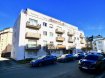 Appartement Location 2 chambres à Luxembourg-Belair - 1 600 € Schaus Immobilier vous proposer à la location cet magnifique appartement entièrement rénové situé au deuxième étage d'une résidence avec ascenseur, idéalement implantée à proximité de toutes les commodités dans une rue sans circulation.
L'appartement se compose comme suit:
- Hall d'entrée avec vestiaire,
- Grand salon/salle à manger très lumineux avec accès à un premier balcon,
- Cuisine aménagée et équipée attenante,
- Une première chambre d'une surface d'environ 14m2,
- Une seconde chambre d'une surface d'environ 18m2 avec accès à un deuxième balcon.
- Un WC séparé entièrement refait à neuf,
- Une salle de douche avec douche à l'italienne, WC et vasque. La salle de douche est entièrement neuve.
Le bien est complété par une cave privative, un garage et une buanderie commune.
Nous sommes à votre entière disposition pour tout renseignement complémentaire et un rendez-vous de visite.
Ref agence :883086