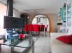 Appartement Vente 2 chambres à Roeser - 595 000 € New Keys vous propose ce bel appartement situé au 1er étage d'une résidence construite en 2001 dans la commune de Roeser, à seulement quelques minutes du centre ville et du Kirchberg.
A la fois lumineux et fonctionnel, l'appartement se présente comme suit:
- Hall d'entrée
- WC séparé
- Living avec accès au balcon
- Cuisine équipée ouverte sur le living
- Salle de bain avec évacuation pour le lave linge
- 2 Chambres spacieuses (+/-21m2 et +/-14m2)
- Balcon donnant sur l'arrière de la résidence
Pour compléter se bien vous profiterez d'un emplacment intérieur et d'une cave privative. La copropriété beneficie égalment d'une buanderie commune et d'un agréable espace vert.
Proche de toutes les commodités, vous disposerez d'un environnement avantageux : arrêt de bus devant la résidence, crèches, supermarchés, parkings public accessibles à pied.
Pour plus de renseignements, et/ou demandes de visites, merci de nous contacter au 27 99 86 23 ou par email à l'adresse info@newkeys.lu