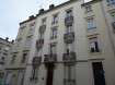 Appartement Vente 1 chambre à Nancy-Mon Désert - Jeanne d'Arc - Saurupt - Clémenceau - 108 700 € NANCY, tout proche du centre-ville, de la gare, au pied du TRAM, dans quartier commerçant, à deux pas de l'Ecole et de la MJC, secteur Mon Désert/Kennedy, dans immeuble de ville entièrement rénové, façade neuve, cage d'escaliers rénové, au deuxième étage, COQUET APPARTEMENT F 2, composé d'un beau séjour, une chambre avec placard, une cuisine séparée équipée, salle de bains, wc, cave et petite dépendances sur la palier, chauffage individuel électrique, libre de toute occupation
A SAISIR : 108 700 euros
AGENCE KLAA 8 rue Girardet NANCY 06 80 44 77 95 ou 03 83 97 01 78