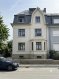 Rare opportunité sur le marché luxembourgeois ? une authentique maison de maître jumelée entièrement rénovée dans l'un des quartiers résidentiels les plus recherchés de la capitale. Construite dans le style architectural caractéristique du début du XXe siècle, cette maison de caractère développe une surface habitable nette de 201,33 m² répartie sur quatre niveaux, avec sous-sol complet et pergola.
La rénovation est menée par une société de renom au  Luxembourg, promoteur-constructeur-gestionnaire reconnu sur la place luxembourgeoise, dans le respect total du patrimoine architectural existant, avec des prestations techniques de très haut niveau.
Le bien est livré clé en main ? travaux réalisés à 90%.
Sous-sol ? ~49 m² :

2 caves à vin : 10,11 m² et 11,03 m²
Buanderie avec machine à laver et sèche-linge : 7,42 m²
Rangement : 10,96 m²
Chaufferie : 5,05 m²
Palier et dégagement : 4,60 m²

Rez-de-chaussée ? 75,73 m² :

Séjour lumineux de 38,72 m² ? espace de vie généreux et ouvert
Cuisine indépendante de 22,49 m² avec accès direct sur pergola et extérieurs
Hall d'entrée 6,24 m², WC séparé 1,92 m², zone rangement 4,30 m²
Accès direct sur pergola et jardin depuis la cuisine

1er Étage ? 74,98 m² :

Chambre 1 de 15,16 m²
Chambre 2 de 17,93 m²
Dressing de 14,05 m²
Salle de bain n°1 de 11,42 m² (baignoire + douche)
Salle de douche n°2 de 6,73 m²
Palier de 7,62 m²

2ème Étage ? 50,62 m² :

Chambre 3 de 13,34 m²
Chambre 4 de 13,43 m²
Salle de douche n°3 de 9,15 m²
WC séparé 1,52 m²
Palier de 12,19 m²

Combles ? 17,83 m² :

Un descriptif complet des travaux ainsi que des photos durant la période des travaux sont à votre disposition

Espace combles accessible ? rangement ou aménagement futur possible

Prestations & équipements
Gros œuvre & enveloppe

Travaux de gros œuvre complets
- Révision et remise en état intégrale de la charpente et de la couverture
- Travaux de façade
- Fenêtres, portes-fenêtres et châssis fixes en PVC triple vitrage RAL 7016 (anthracite extérieur / blanc intérieur) ? marques Schüco Living 82 et Aluplast Ideal 8000
- Porte d'entrée en panneaux aluminium isolés Quantum Q50
- Volets roulants et blocs stores Roma Puro

Équipements techniques ? haut de gamme

- Chaudière gaz Buderus Logamax Plus
- Ventilation double flux Dantherm
- Système domotique Dovit (interface KNX)
- Système d'alarme Risco
- Appareillages électriques Jung (référence LS)
- Mise aux normes complète électricité, chauffage, sanitaires

Sanitaires (marques premium)

- Équipements sanitaires Duravit, Villeroy & Boch, Sanijura, Vigour

Finitions intérieures

- Carrelage 90×90 en cuisine, salles de bain, salles de douche et WC ? références Polis, Porcelanosa, - Italgraniti, Marazzi
- Parquet massif Tarkett Shade Cream White Plank (ou équivalent) en salon, séjour, salle à manger, - --- chambres, combles et dressing
- Blocs marches carrelage dans les escaliers ? recouvrement complet marches, nez et contremarches
- Portes intérieures bois à âme pleine, chambranle contre-chambranle, charnières invisibles ? marques Huga, Kohnline, Jeld Wen
- Peintures intérieures complètes

Aménagements extérieurs

- Clôture en acier thermolaqué
- Portail coulissant avec interface vidéophone et boîte aux lettres intégrée
- Pavés format 21×7
- Jardinières et bancs en béton cellulaire
- Escaliers extérieurs béton habillés en grès cérame
- Garde-corps extérieur en acier thermolaqué à barreaudage incliné
Pergola

 Situation
Situé au sud-ouest de la ville de Luxembourg, Merl est un quartier résidentiel calme et particulièrement recherché, entouré par les quartiers de Belair au nord-est, Hollerich au sud-est et la commune de Strassen à l'ouest. Vivi
La Rue Walram se situe en bordure immédiate du Parc de Merl et du Boulevard Pierre Dupong, à quelques pas à pied du cœur du quartier ? l'une des adresses résidentielles les plus prisées de la capitale luxembourgeoise.
Accessibilité :

Centre-ville de Luxembourg à moins de 10 minutes en voiture ou en bus
Desservi par les lignes de bus 6, 8, 12, 15, 27 et CN2 pour 19 arrêts de bus, ainsi que 3 stations Vel'OH! Secretimmo
À 17 minutes de l'aéroport de Luxembourg, avec un accès rapide aux grands axes autoroutiers et au P+R Bouillon Secretimmo
Frontaliers France/Belgique/Allemagne bien desservis

À proximité immédiate :

Parc de Merl (5 hectares avec étang), Conservatoire de Musique de Luxembourg, Théâtre National, ISL (International School of Luxembourg), Campus scolaire Geesseknäppchen, Lycées Athénée, Michel Rodange et Aline Mayrisch JUST ARRIVED
Commerces, restaurants, pharmacie, médecins ? Avenue du 10 Septembre à 200 m