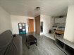 Appartement Location à Mulhouse-Centre historique - 460 € c.c. COEUR de VILLE, Place de la Réunion, STUDIO Meublé de 26 m² avec Grande Terrasse de 14 m².
Il comprend :
- 1 Pièce à vivre donnant sur la Terrasse de 14m²,
- 1 Cuisine équipée,
- 1 Salle de Bain avec baignoire & WC.
Ce Studio est situé au 3e étage avec ascenseur, Chauffage Individuel Electrique, Eau Froide et Eau Chaude collective.
Situation très Calme sans circulation de voitures.
Terrasse donnant sur le Musée des Beaux Arts.