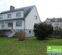 Maison mitoyenne Location 3 chambres à Luxembourg-Beggen - 2 000 € L’agence Sigelux vous propose à la location cette maison mitoyenne située au 3 rue Cyprien Merjai à Beggen, sa surface habitable est de 150m2.
Idéale pour une famille, elle se compose d’un grand hall d’entrée de 11m2, un salon séjour surélevé et lumineux de 40m2, un balcon vous permet d’accéder à la terrasse et au grand jardin.
La cuisine d’une surface de 11m2 est entièrement équipée et indépendante, elle dispose d’une porte fenêtre permettant d’accéder à un petit balcon.
Le garage avec porte électrique est directement accessible depuis le hall.
Une toilette se situe également au rez-de-chaussée.
A l’étage se trouve 2 grandes chambres de 18m2 et 16m2, les sols sont en parquet.
La 3éme chambre de 13m2, dispose d’une pièce supplémentaire adjacente pouvant être utilisée comme dressing.
La salle de bain de 14m2 comprend une douche, une baignoire et un double lavabo.
Une toilette séparée, ainsi qu’un grenier accessible via une trappe, se trouvent également à cet étage.
La cage d’escalier vous conduit à un grand sous-sol comprenant la chaufferie, la buanderie, un accès direct au jardin avec point d’eau, une autre cave, pouvant être utilisée comme cave à vin.
Le chauffage est au mazout, toutes les fenêtres sont en double vitrage PVC, et les volets sont manuels.