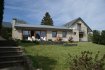 Bungalow Vente 5 chambres à Dalheim - 975 000 € Sous compromis !! IMMO EXCELLENCE vous propose ce joli bien immobilier, libre des quatre côtés, d'une surface habitable de +- 220 m2 sur un terrain d'environ 11 ares. La surface utile de la maison est d'environ 400 m2. La maison se compose comme suit : Un hall d'entrée ( 4,5 m2 ), un W.C. séparé ( 0.93 m2 ), un bureau ( 6.84 m2 ), un spacieux double séjour, living et salle-à-manger ( 47.20 m2 ) avec poêle et accès direct sur une grande terrasse ( 60 m2 ), une moderne cuisine équipée ( 24.91 m2 ) avec accès sur une deuxième terrasse, un débarras avec raccordement pour une machine-à-laver ( 0.83 m2 ), un hall ( 4.02 m2 ), une chambre-à-coucher ( 9.23 m2 ), une deuxième chambre-à-coucher ( 13.96 m2 ) avec accès sur une troisième terrasse, une salle-de-douche ( 4.83 m2 ), un deuxième hall ( 6.77 m2 ), une troisième chambre-à-coucher ( 19.83 m2 ), une deuxième salle-de-douche ( 3.77 m2 ), ainsi qu'un deuxième débarras ( 3.97 m2 ), . A l'étage vous trouvez : Un hall ( 1.68 m2 ), deux chambres-à-coucher ( 11.78 m2 et 19.46 m2 ) avec armoire encastrées ( 1.30 m2 et 1.27 m2 ), deux balcons ( 6.5 m2 et 2.39 m2 ), ainsi qu'une salle-de-douche ( 3.34 m2 ). La maison dispose également de deux garages ( 17.65 m2 et 15.83 m2 ), de deux emplacements extérieurs ainsi que d'un grand jardin entièrement aménagé. La maison se situe dans un endroit très calme, à proximité de toutes commodités, et à seulement 20 minutes du centre-ville de Luxembourg. Autres atouts de cette maison : Toiture a été complètement refaite en 2016. Les fenêtres disposent d'un double, voire triple vitrage. Le système de chauffage ainsi que l'électricité ont été refaits en 2017. Coup de cœur, à voir absolument !
Dalheim (luxembourgeois : Duelem) est une localité luxembourgeoise et le chef-lieu de la commune portant le même nom située dans le canton de Remich.
Ref agence :3426712