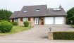 Maison individuelle Vente 3 chambres à Derenbach - 869 000 € Spacieuse maison individuelle de 165m² à vendre dans le village de Derenbach, commune de Wincrange.
Rdch:
- spacieux hall d'entrée
- cuisine équipée séparée, sortie sur terrasse / jardin
- séjour
- salle à manger
- 1 chambre à coucher
- wc séparé
- buanderie avec douche
- garage pour voitures
- chaufferie.
1er étage:
- 2 chambres à coucher
- salle de douche, 2 lavabos, wc.
Grenier.
Extérieur:
terrasse, beau jardin aménagé, abris de jardin.