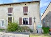 Maison Vente 3 chambres à Dalstein - 55 000 € Maison de village. Dans un charmant village à proximité de Dalstein, maison mitoyenne d'un côté à rénover, se composant au rez de chaussée, d'un séjour, une cuisine, un salon, à l'étage, 3 chambres, salle de bains avec wc, grenier aménageable, cave et jardin.Visite virtuelle sur demande.