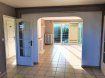 Appartement Location 2 chambres à Mouvaux - 720 € c.c. MOUVAUX Appartement T3 avec 2 balcons et parking . Lumineux appartement situé au 3ème étage d'une résidence sécurisée sans ascenseur, disposant de 2 belles chambres, d'un lumineux salon et d'une belle salle à manger avec une cuisine équipée semi ouverte avec branchement lave vaisselle, d'une salle de bain avec baignoire, douche, lavabo et branchement machine à laver, de 2 beaux balcons ensoleillés, d'une place de parking privée et sécurisée et d'un garage fermé. Libre de suite Loyer : 610 euros par mois Charges : 110 euros par mois ( eau chauffage entretien des communs) Frais d'agence état des lieux : 770 euros