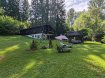 Chalet Enchenberg 93 m². Secteur Enchenberg : Coin de paradis entouré de verdure et à l'écart.
Nord Sud immobilier propose cette maison type chalet composée de : 

- Au rez-de-chaussée : un ancien garage aménagé, une salle d'eau, un dégagement, un débarras et un local technique.
- A l'étage : une cuisine aménagée et équipée ouverte sur la pièce de vie pourvue d'une cheminée  avec insert et terrasse offrant une vue dominante sur le terrain, une suite parentale avec salle de bain et WC suspendu, un bureau et un dégagement. 

La surface de 93m² comprend l'ensemble des pièces et des surfaces fermées, la surface de référence qui comprend uniquement des pièces pourvues d'un chauffage est de 62.94m²

A l'extérieur, le terrain est aménagé et arboré avec plusieurs petites dépendances, une piscine  (6 mètres de diamètre et 1.2 mètres de profondeur) avec serpentin chauffant et une douche solaire.

Agences Nord Sud Immobilier à Sarreguemines, Diemeringen, Rohrbach les Bitche et Bitche.