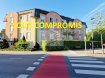 Appartement Vente 2 chambres à Dudelange - 639 000 € ***** SOUS COMPROMIS *****
Découvrez cet appartement moderne situé à Dudelange, au Luxembourg. Avec une superficie de 87 m², cet espace lumineux offre deux chambres confortables et un total de quatre pièces. Les grandes fenêtres en PVC avec double vitrage assurent une isolation thermique et acoustique optimale, tandis que l'accès Internet haut débit par fibre optique garantit une connectivité sans faille.
L'immeuble est équipé d'un ascenseur, facilitant l'accès à l'appartement. Un système de vidéophone est installé pour sécuriser l'entrée. Une buanderie commune est également à disposition des résidents, ajoutant à la commodité de ce bien. L'intérieur spacieux avec tuiles et finitions en bois confère à l'ensemble un charme moderne et chaleureux.
Le quartier est calme et bien desservi, offrant un cadre de vie agréable et pratique. Proche des commodités, écoles, et transports en commun, cet appartement est idéal pour une famille ou des professionnels recherchant le confort dans un cadre paisible. Ne manquez pas cette opportunité unique de vivre dans l'une des villes les plus appréciées du Luxembourg.
----------
Entdecken Sie diese moderne Wohnung in Dudelange, Luxemburg. Mit einer Fläche von 87 m² bietet dieser helle Raum zwei komfortable Schlafzimmer und insgesamt vier Zimmer. Die großen PVC-Fenster mit Doppelverglasung sorgen für eine optimale Wärme- und Schalldämmung, während der Highspeed-Internetzugang über Glasfaser eine nahtlose Konnektivität garantiert.
Das Gebäude ist mit einem Aufzug ausgestattet, der den Zugang zur Wohnung erleichtert. Ein Videotelefon-System ist installiert, um den Eingang zu sichern. Eine gemeinsame Waschküche steht den Bewohnern ebenfalls zur Verfügung und trägt zur Bequemlichkeit dieser Immobilie bei. Die geräumige Innenausstattung mit Dachziegeln und Holzoberflächen verleiht dem Ganzen einen modernen und warmen Charme.
Die Gegend ist ruhig und gut erschlossen und bietet ein angenehmes und praktisches Lebensumfeld. In der Nähe von Annehmlichkeiten, Schulen und öffentlichen Verkehrsmitteln ist diese Wohnung ideal für eine Familie oder Berufstätige, die Komfort in einer friedlichen Umgebung suchen. Verpassen Sie nicht diese einmalige Gelegenheit, in einer der beliebtesten Städte Luxemburgs zu leben.
----------
Discover this modern apartment in Dudelange, Luxembourg. With an area of 87 m², this bright space offers two comfortable bedrooms and a total of four rooms. Large PVC double-glazed windows ensure optimum thermal and acoustic insulation, while high-speed fiber-optic Internet access guarantees seamless connectivity.
The building is equipped with an elevator for easy access to the apartment. A videophone system has been installed to secure the entrance. A shared laundry room is also available to residents, adding to the convenience of this property. The spacious, tiled and wood-finished interior lends the apartment a warm, modern charm.
The neighborhood is quiet and well served, offering a pleasant and practical living environment. Close to amenities, schools and public transport, this apartment is ideal for a family or professional looking for comfort in a peaceful setting. Don't miss this unique opportunity to live in one of Luxembourg's most popular cities.