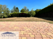 Maison Vente 3 chambres à Ars-Laquenexy - 420 000 € VILLA. AUX PORTES DE METZ - 5 MINUTES DE MERCY - AU CALME - EN PARFAIT ETAT - SUR BEAU TERRAIN DE PRESQUE 10 ARES - venez découvrir cette belle maison en 1/2 niveaux, moderne et lumineuse, il n'y a plus qu'à poser vos valises ! Une grande pièce de vie traversante avec cuisine équipée moderne sur plus de 50 m2, accès terrasse et jardin avec cabanon, au 1/2 niveau inférieur : 1 pièce (chambre ou bureau), une buanderie/chaufferie avec rangements, un garage une voiture et un atelier avec porte de service accès extérieur. Au 1/2 niveau supérieur : 1 WC avec lave-mains, 3 belles chambres dont 2 avec grand placard, une salle de bains (baignoire et douche). Des combles aménageables pour créer une belle pièce de détente ou une véritable suite parentale. PRIX : 420 000 EUR AGENCE VENNER IMMOBILIER 03.87.63.60.09 ACHAT // VENTE // LOCATION // GESTION