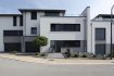 Maison mitoyenne Location 4 chambres à Sprinkange - 3 000 € immohub, votre partenaire dans l'immobilier à Sprinkange / Dippach, vous propose une maison mitoyenne avec terrasse, jardin et balcons, dans un quartier résidentiel calme.
Les 230 m2 de surface habitable se composent comme suit:
RDC:
-Hall d'entrée 16,6 m2
-WC séparé 2,28 m2
-Garage pour deux voitures 39,00 m2
-Cuisine ouverte équipée 24,90 m2
-Living 40,22 m2 avec accès terrasse 20,56 m2 + jardin
R+1:
-Hall de nuit 8,9 m2
-Chambre I 14,00 m2 avec accès balcon 8,26 m2
-Chambre II 15,62 m2 avec accès balcon
