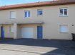 Maison Vente 4 chambres à Woippy - 269 000 € WOIPPY VILLAGE. Maison mitoyenne F6 de 2012 offrant quatre chambres, une salle de bains (baignoire et douche), deux wc, une cuisine équipée, un salon séjour donnant accès sur une terrasse et un jardinet. Cette maison dispose de plusieurs caractéristiques recherchées, notamment son espace extérieur privé et son garage, ce qui est idéal pour une famille.
Les informations sur les risques auxquels ce bien est exposé sont disponibles sur le site Géorisques : www. georisques.gouv.fr