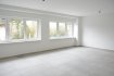 Luxembourg Merl, 32, rue Adam Roberti, dans immeuble entièrement rénové en 2016, à basse consommation d'énergie, bel appartement très lumineux de 75 m2, situé au premier étage sans ascenseur et comprenant : hall d'entrée, WC séparé, grand living avec portes en verre, chambre à coucher, salle de douche avec douche à l'italienne, grande cuisine équipée séparée avec accès balcon de 6m2, chauffage au sol, fenêtres triples vitrages, une cave, un box fermé, alarme. Libre le 15 octobre 2026. Pour un couple au maximum. PAS D'ANIMAUX, NO PETS 
Contrat de bail de deux ans au minimum. Frais d'agence: un mois de loyer + TVA, 50% à charge du locataire, 50% à charge du bailleur. 
Contact et visites : Rosalba Maitre téléphone : 691 550 189
email: rosalba@parkagence.lu & Arianna GHITTINO téléphone : 691 205 573 Email : arianna@parkagence.lu
