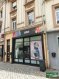 Fonds de Commerce Vente à Esch-sur-Alzette - 100 000 € Tempocasa Mondorf vous propose en exclusivité le fond de commerce d'un très beau salon de coiffure situé à Esch/Alzette au RDC dans une rue passante.
Il est composé d'un bel espace coiffure et bac à shampoing, une pièce cuisine bureau , une buanderie et d'un WC séparé.
Loyer 1800 HTVA
A voir absolument!!
Ref agence :DK112