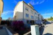 Maison jumelée Vente 3 chambres à Soleuvre - Prix sur demande immohub, votre partenaire dans l'immobilier à Soleuvre vous propose cette chaleureuse maison, libre des 3 côtés sur un terrain de 4,33 ares exposée sud-ouest. Le bien se compose comme suit:
RDC
-Hall d'entrée 9,73 m2
-WC séparé 2,76 m2
-Living / double séjour 33,33 m2
-Cuisinie indépendante équipée 12,93 m2 accès balcon 11,69 m2
R+1
-Hall de nuit 6,16 m2
-Chambre 1 15, 47 m2
-Chambre 2 17,79 m2
-Chambre 3 11,47 m2
-Salle de douche (douche, lavabo, WC) rénovée 4,18 m2
R+2
-Grenier isolé facilement aménageable 57, 31 m2 (facilement accessible par un escalier en béton)
R-1
-Hall (accès jardin) 11,05 m2
-Buanderie 8,26 m2
-Atelier 14,17 m2
-Garage pour une voiture avec porte motorisée 23,28 m2
Détails
-Dalles en béton
-Cage d'escalier en béton
-Terrasse 10,50 m x 4,00 m
-Jardin arboré avec abris de jardin 21,00 m x 10,50 m
-Chauffage au gaz 2014
-Fibre installée
-Parquet massif
La maison se trouve dans un très bon étât général et présente de multiples possibilités de restructuration.