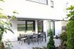 Maison jumelée Vente 3 chambres à Luxembourg-Weimerskirch - 1 295 000 € Récemment construite et idéalement située non loin du kirchberg et du centre ville de Luxembourg cette jolie maison sur 3 étages avec des vues exceptionnelles se compose comme suit :
Au rez de jardin
- un salon, salle à manger, cuisine ouverte (cheminée au gaz) avec accès direct à un agréable patio
- u grand débarras
- une arrière cuisine
- un wc
Au rdc
- un hall d'entrée avec penderie
- une grande chambre avec salle de douche et toilettes
- une buanderie
Au 1er étage
- 3 chambres et un bureau avec terrasse
- une salle de bain avec baignoire
La maison dispose de deux emplacements de voiture, ainsi que d'un abris de jardin avec rangements.
Renseignements au 621282341