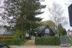 Maison Location à Hassel - 2 100 € Maison dotée de charme scandinave situé à Hassel dans une région très calme en pleine verdure ,se composant au sous-sol d'un hall d'entrée , une cuisine équipée avec comptoir, un living/salon avec feu ouvert , véranda donnant sur l'arrière du jardin, à l'étage 3 chambres à coucher dont une avec dressing, une salle de bains avec baignoire et WC . Le garage fermé se trouve à coté de la maison . Du premier étage vous avez une très joli vue dégagée. La surface habitable de la maison est de 140 m2 .Le terrain est de 8,5 ares.Ref agence :103170