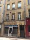 Appartement Location 1 chambre Metz-Centre-Ville - 510 € c.c. En Fournirue, en Hyper centre, au 3ème étage, appartement 2 pièces de 45m² comprenant un coin-cuisine ouvert sur pièce à vivre, une chamre, une salle de bains, WC. Chauffage individuel au gaz. Disponible de suite.
Honoraires d'agence selon LOI ALUR:
360 € pour les visites, la constitution du dossier et la rédaction du bail
3€/m² pour l'état des lieux d'entrée soit 135 €