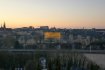 Appartement Vente 1 chambre à Luxembourg-Centre ville - 920 000 € Bel appartement de 85 m2 situé au 5ième et dernier étage d?une résidence sis dans le quartier de Luxembourg-Verlorenkost à quelques pas du centre, avec une vue imprenable sur la Ville de Luxembourg.
L'appartement dispose :
Hall d'entrée, grand living/salle à manger avec accès à la terrasse, cuisine équipée avec accès au balcon, 1 grande chambre à coucher, 1 salle de bain, WC séparé, balcon, terrasse avec une vue magnifique sur la Ville de Luxembourg, cave et un emplacement intérieur.
Travaux de rénovations à prévoir et possibilité de faire une 2ième chambre à coucher.
Le Domaine Beauregard est situé dans une rue calme du quartier de Verlorenkost à proximité du centre de la Ville de Luxemboourg.
Ref agence :B190