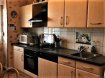 Appartement Vente 1 chambre à Maizières-lès-Metz - 109 000 € Appartement F3 avec garage. Bel appartement fonctionnel de 65 M2 idéalement placé à proximité immédiate de la gare, des axes autoroutiers A31 et A4, des écoles et de tous commerces. Au 3ième et dernier étage d'une petite résidence de 1993 et sécurisée, il est composé de : un grand salon/séjour avec accès sur un balcon situé plein sud, une cuisine équipée, une chambre, une salle d'eau et un wc séparé. Des placards de rangements et un garage privatif dans la cour à l'arrière de l'immeuble complètent ce bien. Chauffage au gaz individuel, double vitrage en pvc, appartement disponible de suite charges prévisonnelles annuelles : 1200 euro; Nombre de lots : 7