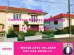 Maison Vente 2 chambres à Ars-sur-Moselle - 171 000 € *** CE BIEN A ETE VENDU EN FEVRIER 2020 ***Suite a cette transaction, nous recherchons une maison équivalente entre 75 et 90 m2 sur le secteur de Ars sur Moselle, Ancy|Dornot, Corny, Novéant sur Moselle et Moulins les Metz.N'hésitez pas à prendre contact avec notre agence pour offre au 03.87.18.57.63 ou 06.07.46.97.88L'Immobilière Delarue vous propose en exclusivité sur les hauteurs de Ars sur Moselle une maison de 75 m2 habitable rue Jules Ferry.Ce bien est composé d'un hall d'entrée, d'une pièce à aménageable et d'un garage avec chaudière au fioul.L'étage est agencé de 2 chambres, un WC, une salle de douche, une cuisine avec accès jardin et d'un salon|séjour desservant un balcon.Un monte escalier ressent de type