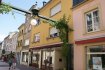 Immeuble de rapport Vente à Echternach - 1 150 000 € VENDU !! IMMO EXCELLENCE vous propose en exclusivité un immeuble de rapport d'une surface utile de 572 m2 situé au plein centre d'Echternach dans la fameuse Haalergaas ( Rue de la Gare ). Le bâtiment est d'usage mixte, se composant ainsi d'une surface commerciale et d'une surface habitable. Au rez-de-chaussée vous trouvez un local commercial ( anciennement pâtisserie FISCHER ) d'une surface de 182 m2, se composant d'une spacieuse pièce lumineuse munie de grandes baies vitrées ( pouvant servir p.ex. de salon de consommation, de restaurant ou de commerce ), de plusieurs W.C. séparés, d'un hall, de plusieurs pièces pouvant servir de cuisine, de pièce frigorifique et de débarras, ainsi que d'une petite cour intérieur. Possibilité d'une terrasse devant le bâtiment après concertation avec la Commune. La surface habitable d'une dimension de 256 m2 se situe au premier et deuxième étage. Au premier étage vous trouvez un spacieux hall, quatre chambre-à-coucher, une cuisine, deux débarras, un grand living avec salle-à-manger, ainsi qu'une salle-de-bains. Au deuxième étage vous trouvez un spacieux hall, quatre chambres-à-coucher, ainsi qu'une salle-de-douche. Le bâtiment dispose également d'une terrasse sur le toit, de deux caves voûtées, ainsi que de deux greniers aménageables. Quelques travaux de rénovations sont à prévoir. Immeuble avec du grand potentiel. A voir absolument. Bâtiment dispose d'une licence de cabaretage ( débit de boissons ), s'apprête idéalement pour l'exploitation d'un restaurant ou d'un café.Echternach (luxembourgeois : Iechternach) est une ville du Luxembourg d'environ 5 300 habitants et le chef-lieu de son canton, le long de la vallée de la Sûre marquant la frontière avec la Rhénanie-Palatinat allemande.Elle est surtout connue pour son abbaye et sa procession dansante de Pentecôte.Ref agence :3426680