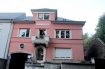 Appartement Vente 3 chambres à Esch-sur-Alzette - 475 000 € Exclusivité ImmoAssur
Bel appartement lumineux à proximité du parc Gaalgebierg, complètement rénové, situé au 1er étage d'une petite résidence de 3 lots.
Comprenant :
- Hall d'entrée
- Cuisine équipée séparé
- Salle à manger
- Salon avec accès balcon
- 2 Chambres à coucher de 13,10m2 et 12,40m2
- Une Suite parentale avec sa salle de douche privé te tout avec 19m2
- Débarras
- Cave et buanderie commune
Comprend également un garage box fermé, ainsi que d'un emplacement de voiture privé extérieur.
Situation calme, tout en étant à proximité de toutes commodités, gare, centre, écoles, parc, commerces, etc.
Nous sommes aussi disponibles pour les visites le samedi.
Selon la disponibilité des propriétaires.
Nous recherchons en permanence pour la vente et pour la location,
des appartements, maisons, terrains à bâtir etc pour notre clientèle déjà existante.
Achat éventuel par notre société.
N‘hésitez pas à nous contacter si vous avez un bien pour la vente ou la location.
Estimations gratuites.
Pour l‘obtention de votre crédit, notre relation avec nos partenaires financiers (banques luxembourgeoise) vous permettront d‘avoir les meilleurs conditions, inclus dans nos services gratuits.
Ref agence :881478
