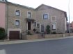 Maison mitoyenne Vente 3 chambres à Crauthem - 675 000 € LUXPROIMMO vous présente en exclusivité cette belle et spacieuse maison atypique érigée sur un terrain de 3ares, composée comme suit:
RDC: Hall d’accueil, cuisine équipée, spacieux living, salle à manger, espaces loisirs et rangements et salle de bains. Véranda et jardin à l'arrière.
1er étage: Hall de nuit, 3 chambres à coucher dont une de +-50m² avec possibilité d'en faire une 4éme chambre.
Combles mansardés et aménagés d'une surface de +-35m².
Travaux de rénovations à prévoir.