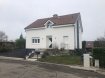 Bungalow Vente 3 chambres à Bissen - 825 000 € Bissen magnifique maison libre des 4 côtes a voir absolument
Compose comme suit:
sous-sol: hall, garage pour une grande voiture, buanderie chaufferie, 1 pièce de rangement, cave, sortie jardin, parking devant le garage.
Rez-de-chaussée:
Hall, salon salle à manger feu ouvert une trés belle cuisine équipée sortie terrasse de 30 m2 et beaux jardin, WC séparée,
1 étage: hall, 3 chambres à coucher, salle de bains
grenier possibilité de l’aménagé
A voir absolument