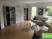 Appartement Location 2 chambres à Luxembourg-Limpertsberg - 2 100 € Sigelux Real Estate vous propose à la location cet appartement meublé de 95m2, situé au 1er étage d’une résidence haut standing, au 61 Montée Saint Crépin L-1535 Luxembourg.
Il se compose comme suit :
- Hall d’Entrée
- Cuisine équipée indépendante
- Living de 43m2
- 2 chambres à coucher de 15 et 13m2
- Salle de douche, avec wc
- Débarras
- Une toilette séparée
- Grande terrasse de 50m2
- Balcon
- Emplacement pour une voiture
- Cave
- Buanderie commune avec machine à laver et séchoir
Les revêtements au sol sont en parquet et carrelage, chauffage au gaz,
Loyer : 2100 € Charges comprises
Disponibilité le 15 juin 2020
Garantie locative : 3 mois de loyer
Frais d’agence 1 mois de loyer + Tva
Pour plus de renseignement ou un RDV contactez :
SIGELUX: 46 71 31 ou info@sigelux.lu