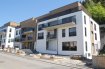 Appartement Vente 2 chambres à Wiltz - 339 700 € Nous vous proposons en vente deux nouvelles résidences au centre de Wiltz.
Les travaux sont en voie de finitions, et les appartements seront disponible pour le Septembre 2018.
Les deux résidences sont des bâtiments de haut standing construite selon les standards, procédés et techniques les plus actuels.
Chaque Résidence est dotée de deux ascenseurs et est accessible au personnes à mobilité réduite.
Chaque appartement dispose soit d'un balcon ou d'une terrasse ou d'une loggia.
Appartement lot B110 :
L'appartement est situé au 1 étage se composant comme suit :
- Hall d'entrée
- Cuisine ouverte sur living avec accès sur balcon de de 9 m2.
- 2 Chambres .
- salle de bain
- w.c séparé
Au sous-sol une cave et 2 emplaçement de parking viennent compléter cette offre.
* Le prix indiqué inclus la TVA 3%
Prix : 339.700 ,-
Livraison prévue : +/- Septembre 2018.
Ref agence :841044