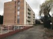 Appartement Vente 2 chambres à Roubaix - 86 500 € Roubaix Grand T3 +balcon+garage+parking. Belle opportunité pour cet appartement situé dans une résidence calme et sécurisée entre le Boulevard de Lyon et le Boulevard de Fourmis. Il est composé d'un grand hall d'entrée, d'un vaste séjour en L , d'une cuisine semi-ouverte, d'une salle de bain, des wc séparés, 2 belles chambres avec placards et d'un balcon exposé sud-est. Il est équipé du chauffage central au gaz et du double vitrage. Il offre également un garage fermé en sous sol et une place de parking extérieure sécurisée. Appartement A rénover, mais beaux espaces de vie !