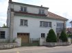 Maison Vente 5 chambres à Pont-à-Mousson - 212 000 € Maison de deux appartements. Edifiée sur une parcelle de 915 m², elle comprend : Entrée, 1 grande pièce, buanderie, cellier + 1 bureau. A l'étage, cuisine, séjour, 2 chambres, salle de bains. Au-dessus, 1 appartement avec cuisine, séjour, 2 chambres, salle de bains. A l'arrière : 2 ateliers + 4 garages.