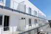 Duplex Vente 2 chambres à Esch-sur-Alzette - 333 000 € Résidence KYAN à ESCH-SUR-ALZETTE Immeuble en voie de construction de haut standing composé de 56 appartements et de 5 surfaces commerciales répartis sur 6 étages. La résidence est située à l’angle de la rue Pasteur et du boulevard Prince Henri et est divisée en deux blocs adjacents, A et B. Appartement DUPLEX numéro 115/138 au 1er et 2ème étage avec ascenseur de 68 m2 et comprenant : hall d’entrée, séjour, cuisine non équipée ouverte sur living, WC séparé, deux chambres à coucher et une salle de bains. Prix emplacement intérieur : à partir de 37.500,- euros (TVA 3% inclus) Prix cave: à partir de 3.950,- euros (TVA 3% inclus) Le prix affiché s’entend à 3% de TVA. Disponibilité: 4ème trimestre 2018. Esch-sur-Alzette se trouve à 15 minutes de Luxembourg-ville et à proximité de toutes les commodités. Plans et cahier des charges sur demande Contact : Nassim Toloui Téléphone : 691 120 478
