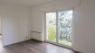 Appartement Location 1 chambre à Saint-Louis - 480 € c.c. F2 à louer à St Louis la Chaussée . Dans une impasse au calme tout près du magasin Leclerc, appartement de type F2 de 48m2 situé au 1er étage et sans vis-à-vis, dans un petit collectif de 4 appartements. Il comprend une entrée, un séjour avec balcon, une petite cuisine équipée, une chambre et une salle de bains avec WC. Cave et garage. Chauffage individuel électrique. Petit prix ! Disponible de suite .