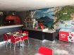 Immeuble de rapport Vente à Francaltroff - 198 000 € Immeuble de rapport de 230 m² avec au rez de chaussée, une pizzeria de 100 m², une salle d'eau avec douche, WC, un garage 1 voiture.
Au 1er étage : appartement à terminer de 130 m² avec clim réversible et chauffage électrique.