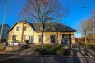 Maison Vente 4 chambres à Nocher-Route - 650 000 € -- FR --
Maison unifamiliale libre de 4 cotés
Surface habitable: - 180 m2
Surface totale: - 430 m2
Terrain: 9,38 ares
° Rez-de-chaussée:
Hall d'entrée
Salle à manger
Cuisine équipée avec accès sur terrasse
Living avec poêle-cheminée
Salle de douche (gros-?uvre)
Bureau
Débarras, Buanderie
° 1er étage:
Hall de nuit, Débarras
Suite parentale avec dressing et possibilité de faire une salle de douche
2 chambres à coucher
Salle de bains (baignoire, douche et WC)
° Sous-sol:
Hall, Cave-Atelier, Chaufferie, Rangement
Grenier
Garages
Parkings extérieurs pour 4 voitures
-- DE --
Freistehendes Einfamilienhaus
Wohnfläche: - 180 m2
Gesamtfläche: - 430 m2
Grundstück: 9,38 Ar (938 m2)
° Erdgeschoss:
Flur/ Eingangsbereich
Esszimmer
Einbauküche mit Terrasse
Wohnzimmer mit Kaminofen
Bad mit Dusche (Rohbau)
Büro
Abstellraum, Waschküche
° 1. Stock:
Flur, Abstellraum
Grosses Schlafzimmer mit Ankleideraum und Möglichkeit, ein Badezimmer einzurichten
2 Schlafzimmer
1 Badezimmer (Bad, Dusche, WC)
Untergeschoss:
Flur, Werkstatt, Heizraum, Kellerraum
Dachboden
Garagen
4 Aussenparkplätze
Ref agence :6872