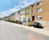 Maison Vente 4 chambres à Ettelbruck - 645 000 € Belle maison de 145 m2 habitables avec jardin et garage et 1 emplacement devant le garage d?une contenance de 2a 89ca située dans une rue calme à Ettelbruck.
La maison est composée comme suit:
Cave: wc séparé, garage pour 1 voiture et hall.
Rez-de-chaussée : double-séjour, hall et cuisine.
1er étage : 2 chambres et une salle de bain.
2ème étage : 2 chambres, bureau et hall.
Grenier pour rangement avec escalier escamotable)
Située dans un endroit central. Facilité pour les transports publics.
Ref agence :155