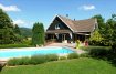 Maison individuelle Vente 3 chambres à Masevaux - 447 000 € NIEDERBRUCK, EXCLUSIVITÉ, nous vous proposons cette magnifique maison contemporaine de 180m² environ refaite à neuf laissant place à de beaux volumes, située dans un environnement préservé et bénéficiant d'un calme absolu au cœur de la vallée de Masevaux.
Le rez-de-chaussée comprend:
Un hall d’entrée, une pièce de 14m², un vestibule, une buanderie, un cellier et un atelier lumineux de 25m² pouvant être aménagé.
Au 1er niveau vous découvrirez:
Une magnifique pièce de vie comprenant salon/séjour avec cheminée sur une surface de 60m² et un espace bureau donnant accès sur une terrasse en bois récente de 75m²,
Une cuisine indépendante entièrement meublée haut de gamme
Une salle de douche avec toilettes
Le 2éme niveau laisse place à:
Un palier de 9m²
Deux chambres de 16m² avec dressing 4 portes
Une chambre de 12m²
Une salle de bain avec toilettes
A l’extérieur :
Une piscine, et un magnifique jardin paysagé de 4000m² en bordure de forêt et ruisseau qui s'auto-gère grâce à robot tondeuse,
Deux garages et un car port
Cette maison comprend le chauffage au sol au fuel, et bois.
L'avis MATTIMMO:
Véritable coup de cœur pour cette maison de qualité en tous points !
Une prestation d'exception entre ruisseaux et montagnes.
Pour plus d'informations, contactez Mlle MATT au 0389070807