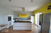 Bungalow Vente 3 chambres à Saint-François-Lacroix - 475 000 € L'agence immobilière Christine SIMON S.à.r.l. vous propose exclusivement ce magnifique bungalow libre de 4 côtés situé à Saint-François-Lacroix (Département Moselle) avec vue dégagée et implanté sur un terrain de 33,49 ares.La maison construite en 2009 avec une surface habitable d'environ 166,73 m2 se compose comme suit: Hall d'entrée(17,26 m2), WC séparé avec lave-mains(2,5 m2), grande cuisine équipée(îlot central, plan de travail granite et frigo américain) double séjour avec une cheminée à foyer ouvert et grande baies vitrées accès terrasse (100 m2), salle de douche de 8,82 m2(douche à l'italienne, WC, double vasque, fenêtre), hall de nuit(5,77 m2), 3 chambres à coucher(16,36 m2, 21,76 m2, 12,10 m2), buanderie(9,41 m2) et une grande, nouvelle terrasse(2021) en WPC avec brise vue baignée par le soleil.Extérieurs:grand jardin clôturé et maison d'abris, 6 places de parking privatives devant la maison- pas de garage, mais possibilité d'établissement d'une garage et/ou d'un carport.Côté technique: chauffage électrique, fenêtres triple vitrage en PVC munis de volets électriques, toit en tuiles, sol stratifié et carrelages au sol, façade nouvelle(2021) et isolante 10 cmPassport énergétique: D-BLa maison est dotée d'équipements haut de gamme.20 minutes de Schengen, Perl.Charges annuelles:Taxe foncière: 459 €Taxe d'habitation: 0 € (nouvelle réforme nationale)Charges mensuelles:Electricité: 92,5 € Eau: 43 €Déchets: 10 €Contribution à l'audiovisuel public: 12 € (obligatoire si imposable à la taxe d'habitation et disposition d'un téléviseur)www.service-public.frLa commission de vente pour l'agence de 3% plus TVA 17% est à partager entre le vendeur et l'acquéreur.Pour de plus amples renseignements ou une visite de la maison contactez l'agence au tél: 26 53 00 301 ou par mail: info@christinesimon.luNous sommes en permanence à la recherche de biens pour nos clients solvables, si vous désirez vendre ou louer, contactez Christine SIMON.Die Immobilienagentur Christine SIMON S.à.r.l. bietet dieses fabelhafte Bungalow in Saint-François-Lacroix (französisches Département Moselle) zum Kauf. Das Haus aus dem Jahr 2009 mit einer Gesamtwohnfläche von ca. 166,73 m2 befindet sich auf einem ca. 3349 m2 großen Grundstück und teilt sich wie folgt auf:Diele (17,26 m2), Gäste WC(2,5 m2), große offene Einbauküche(Kochinsel, Arbeitsplatte aus Granit, Side by Side Kühlschrank) zum Wohn-Essbereich (72,75 m2- mit offenem Kamin) und Zugang(Glasschiebetüren) zur Terrasse, Duschbad von 8,82 m2(begehbare Dusche, Doppelwaschbecken, WC, Fenster), Flur(5,77 m2), 3 Schlafzimmer(16,36 m2, 21,76 m2, 12,10 m2), Hauswirtschaftsraum(9,41 m2) und eine große, neue Terrasse(2021 und Dielen aus WPC) mit Sichtschutzelementen. Außenbereichumzäunter Garten mit Gartenschuppen, 6 private Außenstellplätze vor dem Haus- keine Garage vorhanden, aber Möglichkeit zum Anbau einer Garage und/oder Carports.Technische Ausstattung: elektrische Heizung, dreifachverglaste Fenster mit PVC Rahmen und elektrischen Rollläden, Ziegeldach, Laminatböden und Fliesenböden, neue Fassade mit 10cm Isolation.Energieklasse: D-Bjährliche Nebenkosten:Grundsteuer: 459 €Wohnnebenkosten:0 € (neue französische Reform)monatliche Nebenkosten:Strom: 92,5 €Wasser/Abwasser: 43 €Abfall: 10 €Beitrag zum öffentlich-rechtlichen Rundfunk: 12 € (obligatorisch bei besteuerbarem Haushalt und bei Besitz eines Empfanggeräts)Die Maklercourtage beträgt 3 % zzgl. 17 % Mwst und wird jeweils zur Hälfte vom Verkäufer und Käufer getragen.Für weitere Informationen oder bei Besichtigungswunsch kontaktieren Sie das Maklerbüro unter der Telefonnummer: +352 26 53 00 30 1 oder per Email: info@christinesimon.luWir sind unentwegt auf der Suche nach neuen Immobilien für unsere vorgemerkte, solvente Kunden. Bei Miet- oder Verkaufswunsch setzen Sie sich in Verbindung mit Christine SIMON.