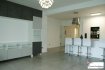 Appartement Vente 3 chambres à Bereldange - 750 000 € IMMO EXCELLENCE vous propose en exclusivité ce joli et moderne appartement d'une surface habitable de 113 m2. La surface utile est d'environ 150 m2. L'appartement se situe comme suit : Un hall d'entrée, un W.C. séparé avec raccordement pour la machine-à-laver, une salle-de-bains, trois chambres-à-coucher, une jolie et moderne cuisine équipée, un living avec salle-à-manger et accès direct sur une grande terrasse. L'appartement dispose également d'une cave, de quelques armoires encastrées ainsi que de plusieurs moustiquaires. L'appartement se trouve à proximité de toutes commodités.
Ref agence :3426742