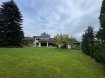Villa Vente 4 chambres à Thionville-Guentrange - 1 019 000 € Villa d'architecte de 213m2 édifiée sur un terrain de 18 ares ares entièrement clos et arboré située en impasse dans un quartier calme et résidentiel.
Très agréable maison de pain pied offrant une entrée avec sas, triple séjour ave cheminée et accès terrasse et jardin, trois chambres, un bureau, deux salles de bains, deux WC.
A l'étage atelier d'artiste pouvant faire office de salle de jeux .
Garage deux voitures avec porte motorisée, deux caves et une cave à vin.