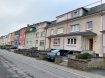 Maison Vente 4 chambres à Ettelbruck - 728 000 € -- FR --
Home Project vous offre une belle maison jumelée d'une surface habitable d'environ 140 m2 de 1958, qui était rénovée en 2010 ( toiture, chauffage et fenêtres) sur un terrain de 5,22 ares.
DISPONIBILITE: A CONVENIR
La maison se compose comme suit :
RDC :
- Hall d'entrée avec WC séparé
- grand living / salon ( accès à la terrasse )
- cuisine équipée
1er étage :
- 3 chambres à coucher ( dont une avec balcon )
- salle de douche avec WC et lavabo
2ième étage :
- hall de nuit
- 1 chambre à coucher
- grenier
Sous-sol :
- garage fermé pour 1 voiture ( porte électrique )
- buanderie
- chaufferie ( accès vers la terrasse et jardin )
- débarras
Extérieur :
- terrasse et jardin
- 1 place de parking devant le garage
-- EN --
Home Project offers a beautiful semi-detached house with a living area of ??approximately 140 m2 built in 1958, which was renovated in 2010 (roof, heating and windows) on a plot of 5.22 acres.
The house is composed as follows:
Groundfloor:
- Entrance hall with separate WC
- large living / dining room (access to the terrace)
- equipped kitchen (access to the terrace)
1st floor :
- 3 bedrooms (one with balcony)
- shower room with toilet and sink
2nd floor:
- night hall
- 1 bedroom
- attic
Basement:
- closed garage for 1 car (electric door)
- laundry
- boiler room (access to the terrace and garden)
- storage room
Outside:
- terrace and garden
- 1 parking space in front of the garage
-- DE --
Home Project bietet eine schöne Doppelhaushälfte mit einer Wohnfläche von ca. 140 m2 aus dem Jahr 1958, die 2010 renoviert wurde (Dach, Heizung und Fenster) auf einem Grundstück von 5,22 Ar.
Das Haus setzt sich wie folgt zusammen:
Erdgeschoss:
- Eingangshalle mit separatem WC
- großes Ess- / Wohnzimmer (Zugang zur Terrasse)
- Ausgestattete Küche
1. Etage:
- 3 Schlafzimmer (eines mit Balkon)
- Duschraum mit Toilette und Waschbecken
2. Etage:
- Nachtsaal
- 1 Schlafzimmer
- Dachboden
Keller:
- geschlossene Garage für 1 Auto (elektrisches Tor)
- Waschraum
- Heizraum (Zugang zur Terrasse und zum Garten)
- Abstellraum
Außen:
- Terrasse und Garten
- 1 Parkplatz vor der Garage
Ref agence :1293