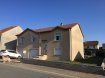 Maison Vente 3 chambres à Briey - 221 000 € A VOIR ! BRIEY HAUT, pavillon individuel de 2004 offrant entrée, cuisine équipée ouverte sur salon séjour, 3 chambres, salle de bains avec double vasque, douche et baignoire, wc séparé, un sous-sol complet avec une pièce (possible chambre), double garage, possibilité cuisine d'été et salle d'eau, accès extérieur, terrasse et jardin ... Honoraires charge vendeur 5%. AGORA BRIEY : 03.82.20.25.26