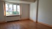 Appartement Location 2 chambres à Mulhouse - 660 € c.c. F3 de 84 m2 à Mulhouse centre. Au centre de Mulhouse, grand appartement de type F3 de 84 m2 au RDC d'un immeuble de 5 étages avec ascenseur, avec petit balcon donnant sur la cour interieure. Il comprend : une grande entrée, une cuisine non équipée, un cellier attenant à la cuisine, un séjour, deux chambres, une salle de bain et WC séparés. Les sols sont en parquet massif. Cave, chauffage au fioul inclus dans les charges. Disponible de suite